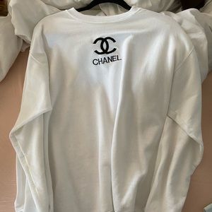 Chanel Sweatshirt